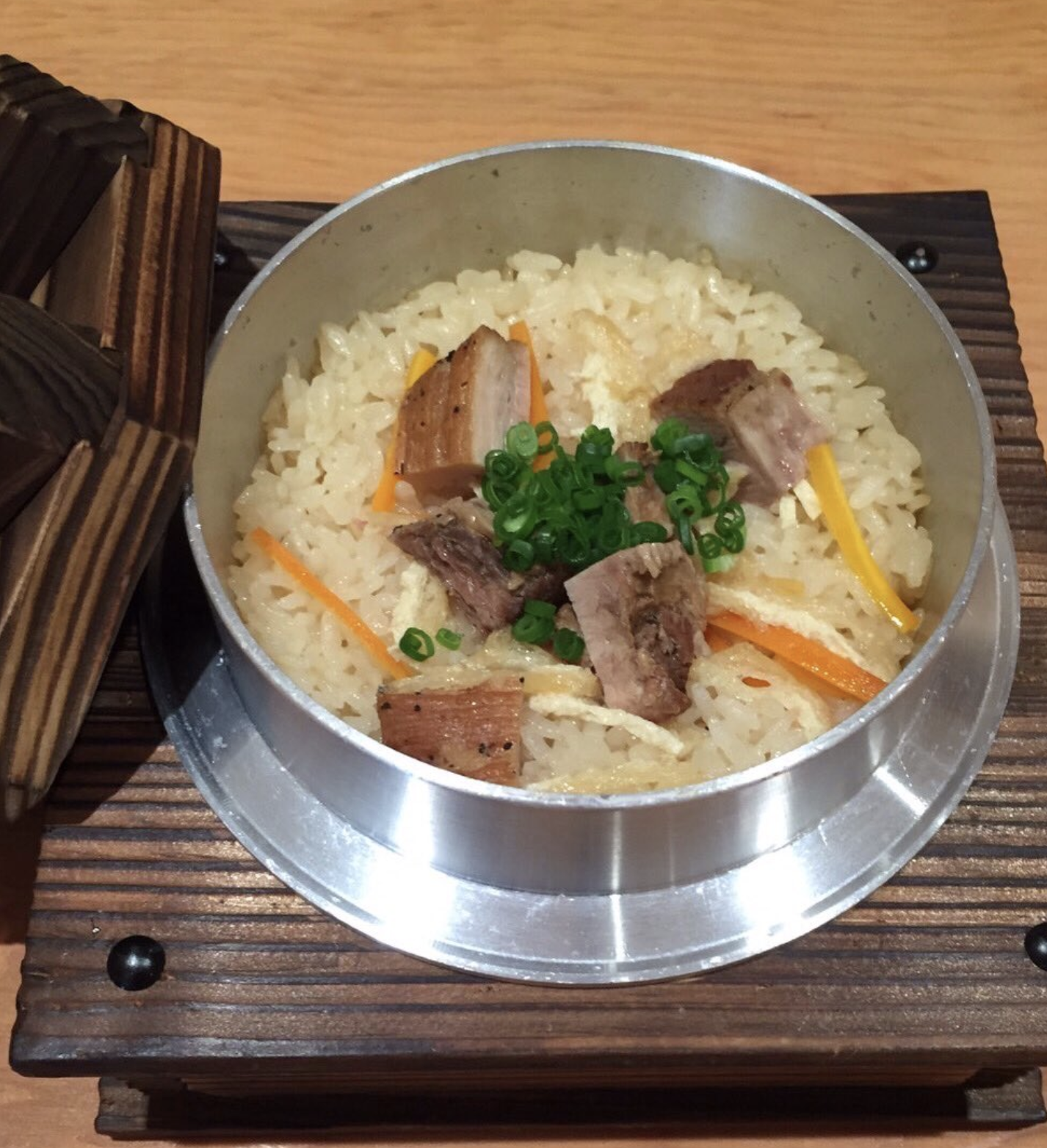 釜めし豚肉定食